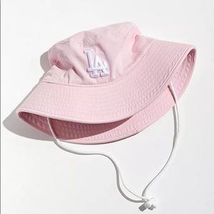 NEVER WORN LA DODGER BUCKET HAT